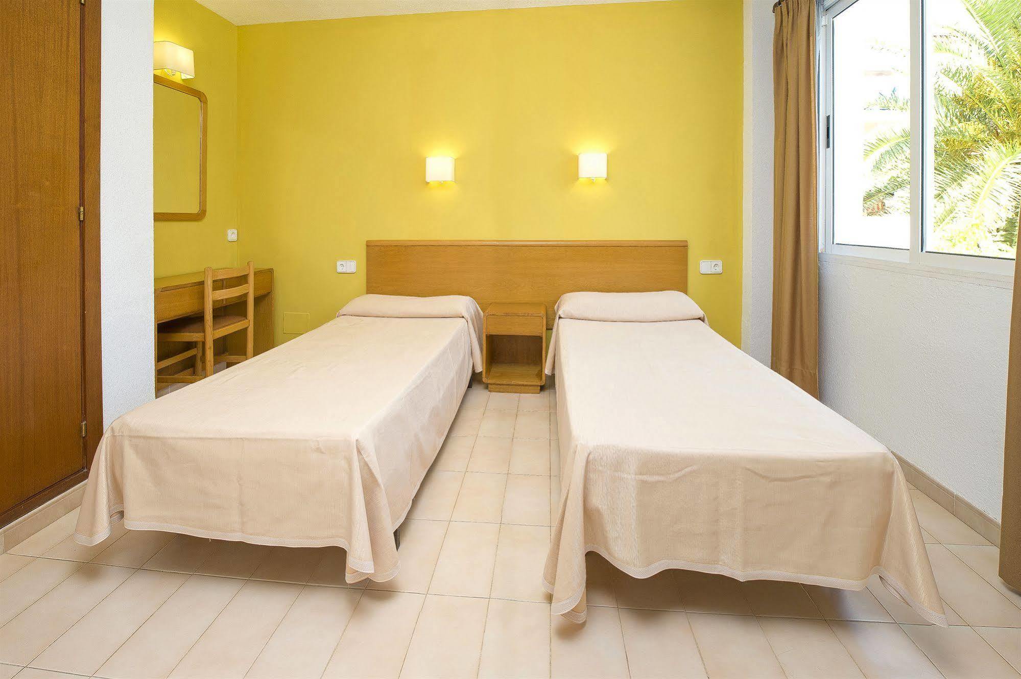 Apartamentos Cala Llonga Cala Llonga  Eksteriør bilde
