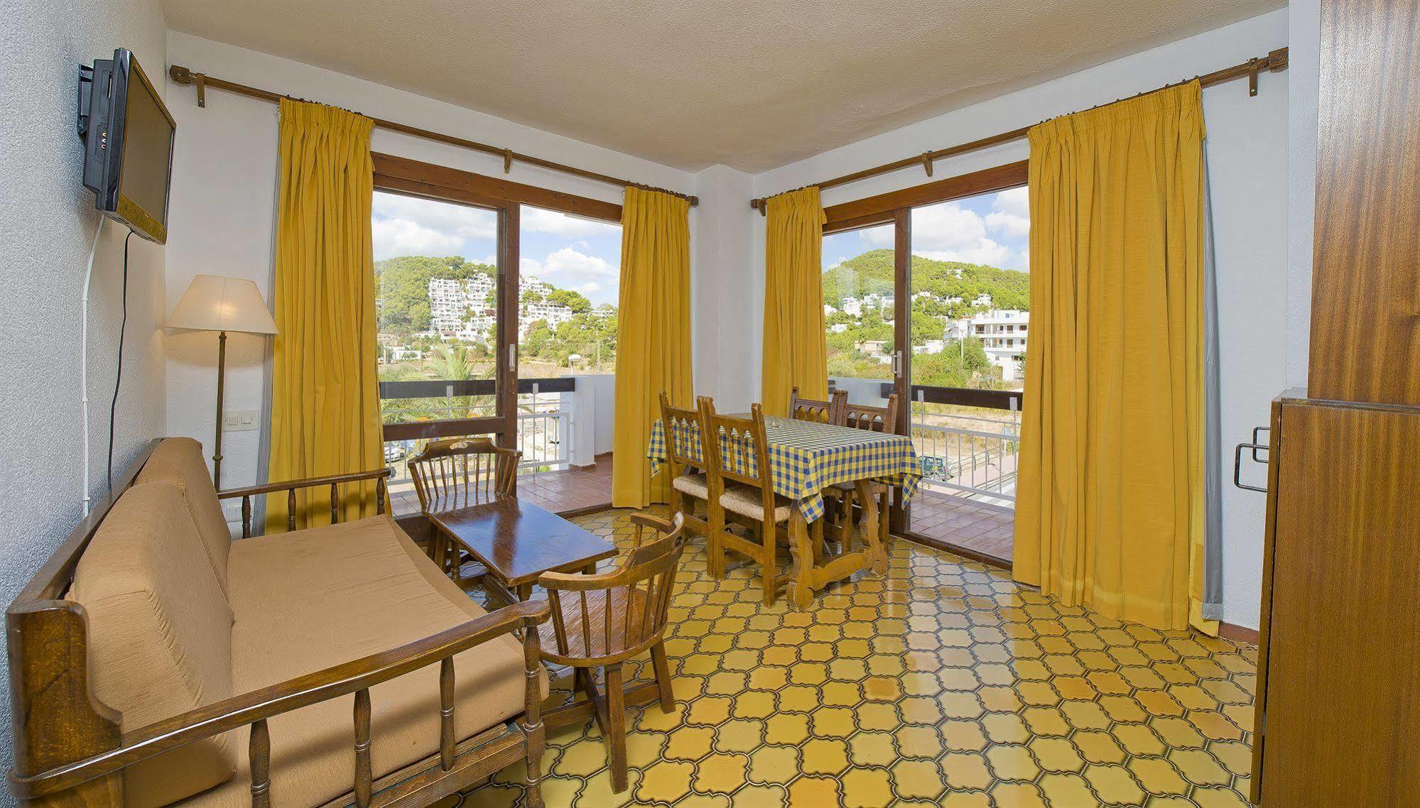 Apartamentos Cala Llonga Cala Llonga  Eksteriør bilde