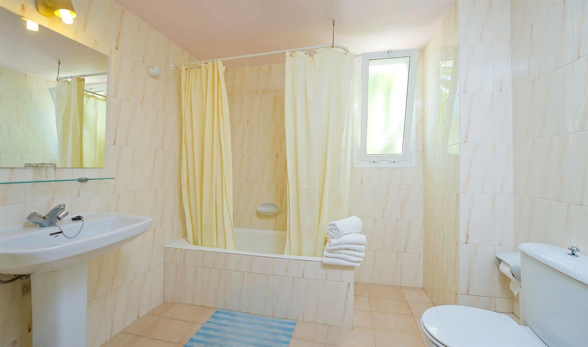 Apartamentos Cala Llonga Cala Llonga  Eksteriør bilde