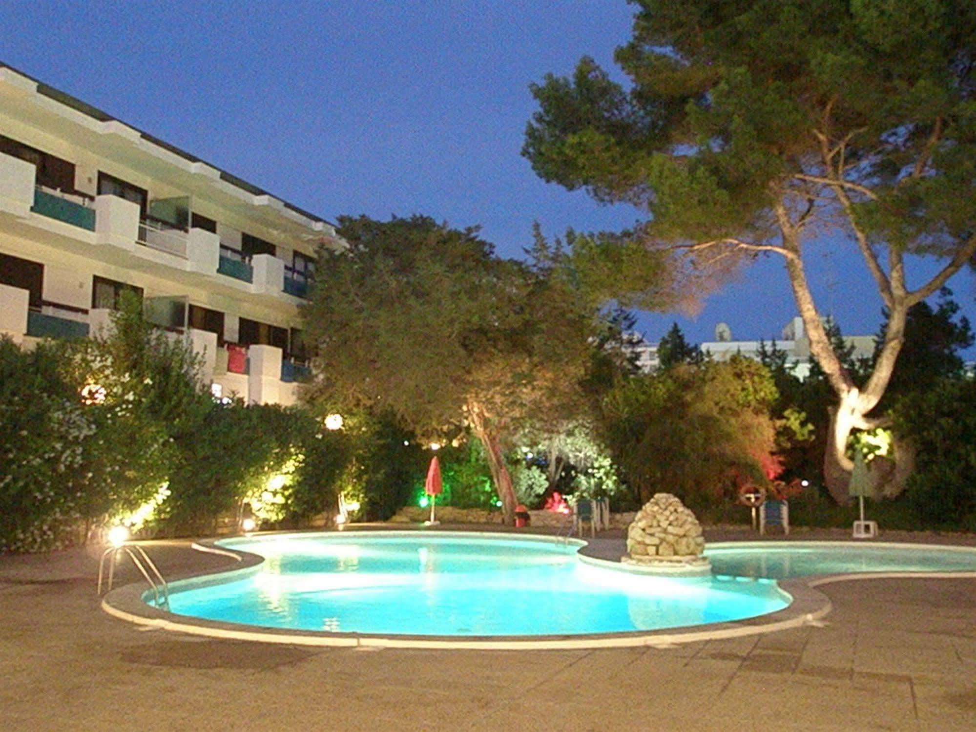 Apartamentos Cala Llonga Cala Llonga  Eksteriør bilde
