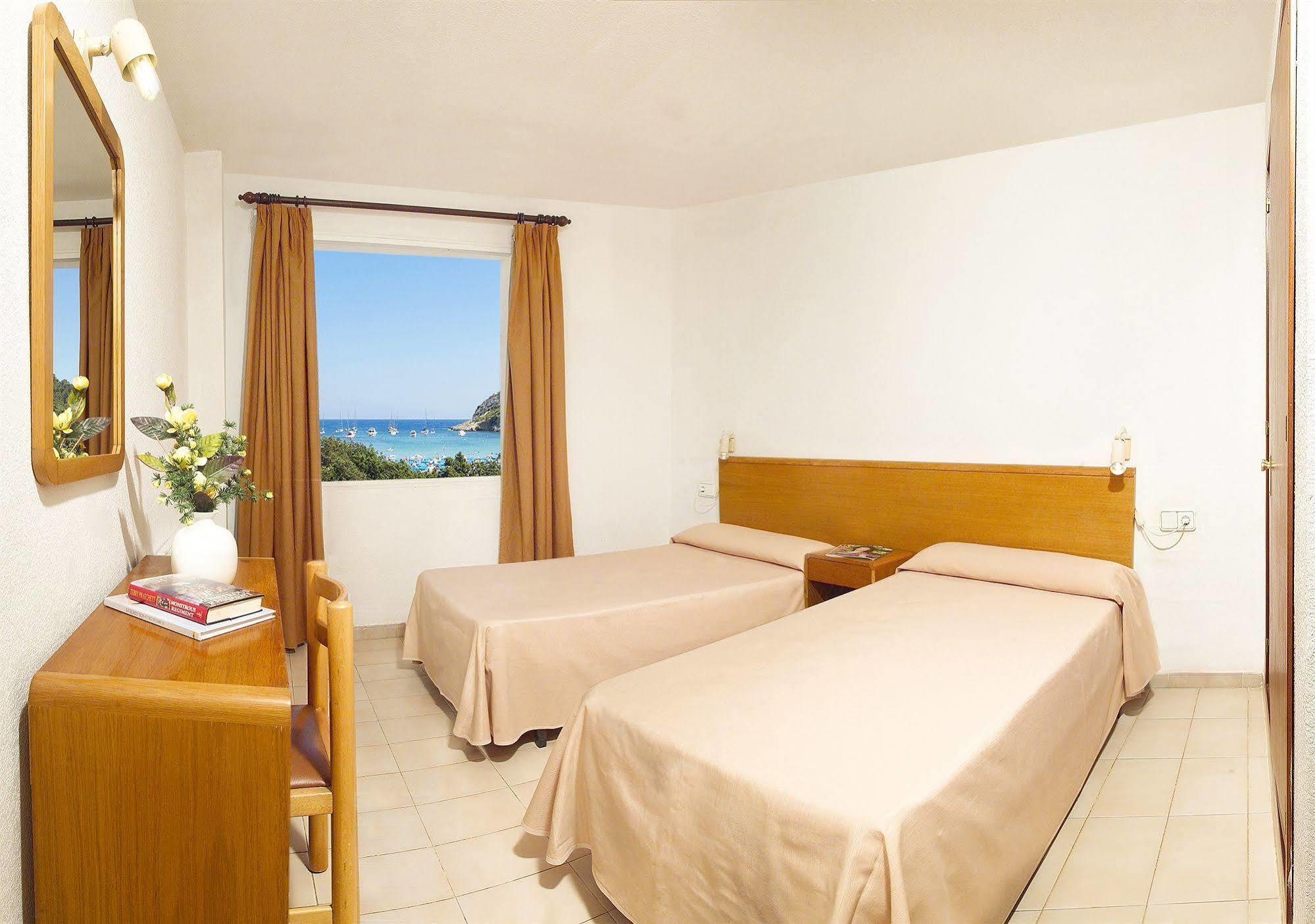 Apartamentos Cala Llonga Cala Llonga  Eksteriør bilde